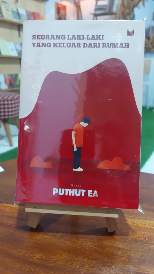 Seorang Laki-Laki yang Keluar Dari Rumah